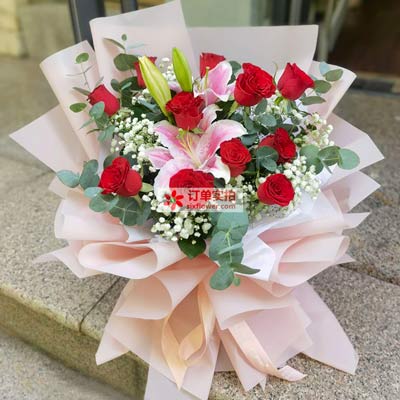 兴安11朵红玫瑰百合，全世界里只有一个你